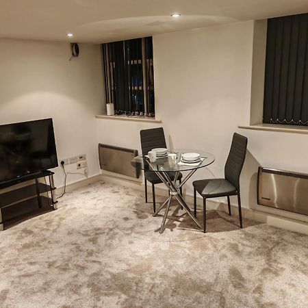 Lovely 1 Bedroom Apartment With Free Parking & Gym Kirkburton Luaran gambar