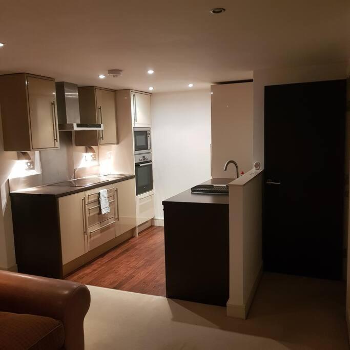 Lovely 1 Bedroom Apartment With Free Parking & Gym Kirkburton Luaran gambar
