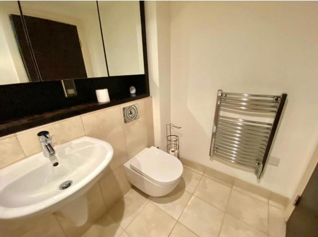 Lovely 1 Bedroom Apartment With Free Parking & Gym Kirkburton Luaran gambar