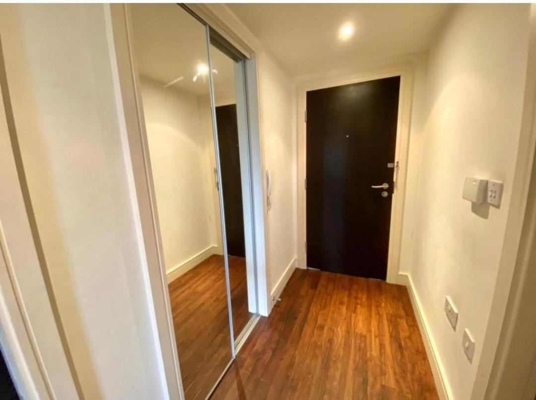 Lovely 1 Bedroom Apartment With Free Parking & Gym Kirkburton Luaran gambar