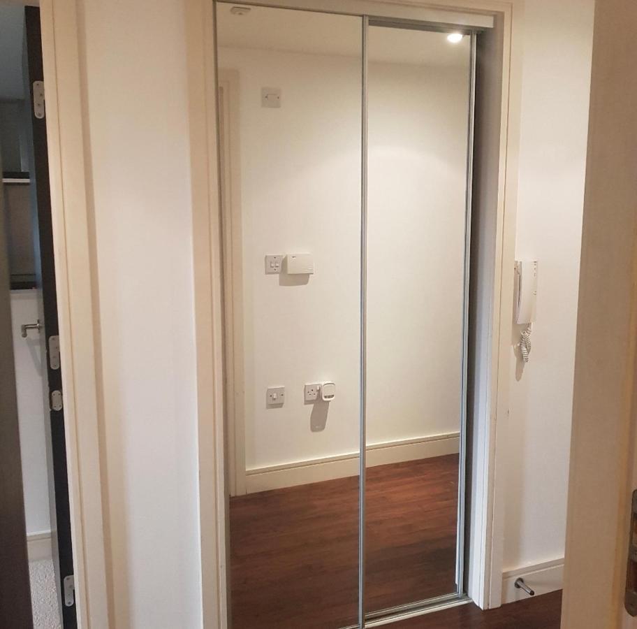Lovely 1 Bedroom Apartment With Free Parking & Gym Kirkburton Luaran gambar