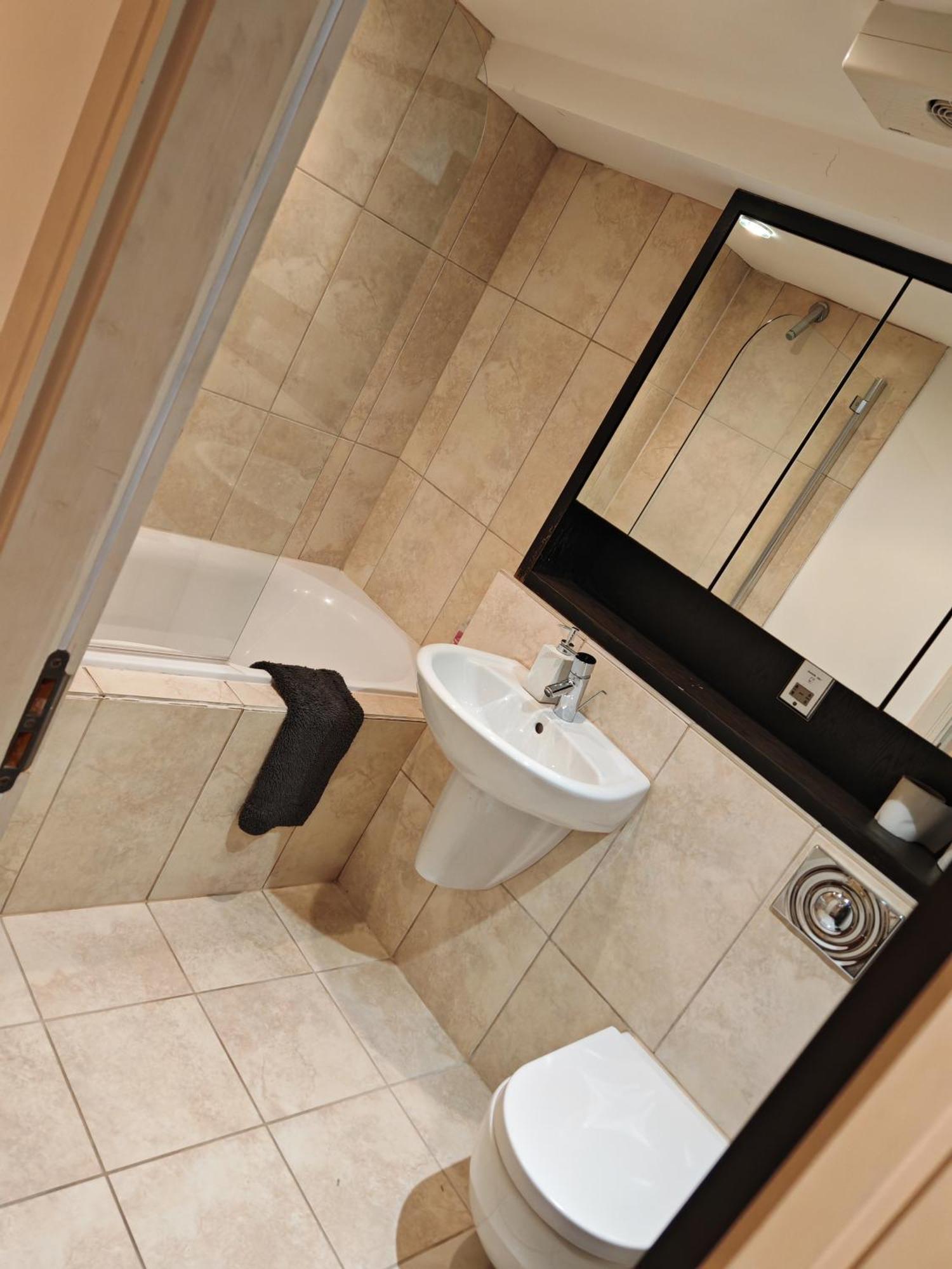 Lovely 1 Bedroom Apartment With Free Parking & Gym Kirkburton Luaran gambar