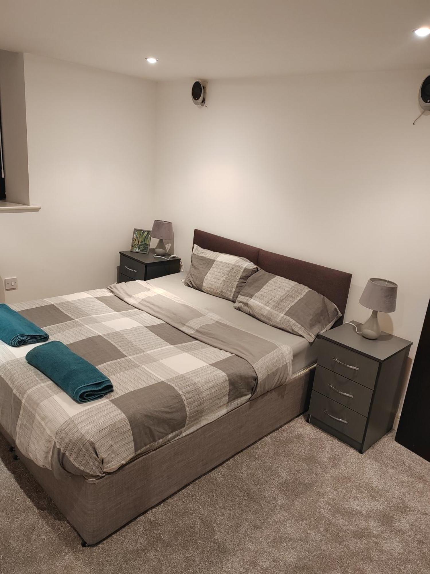 Lovely 1 Bedroom Apartment With Free Parking & Gym Kirkburton Luaran gambar