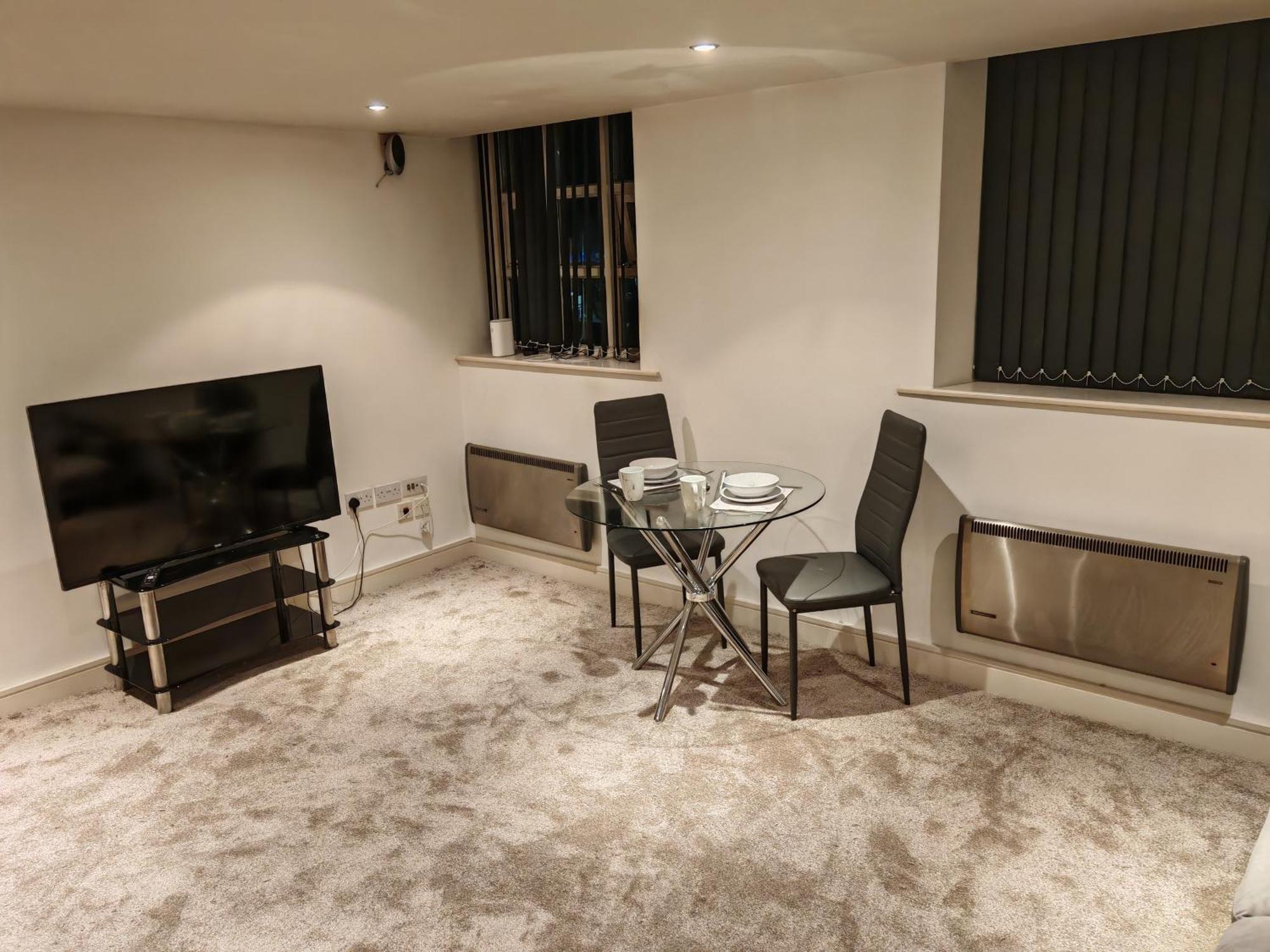 Lovely 1 Bedroom Apartment With Free Parking & Gym Kirkburton Luaran gambar