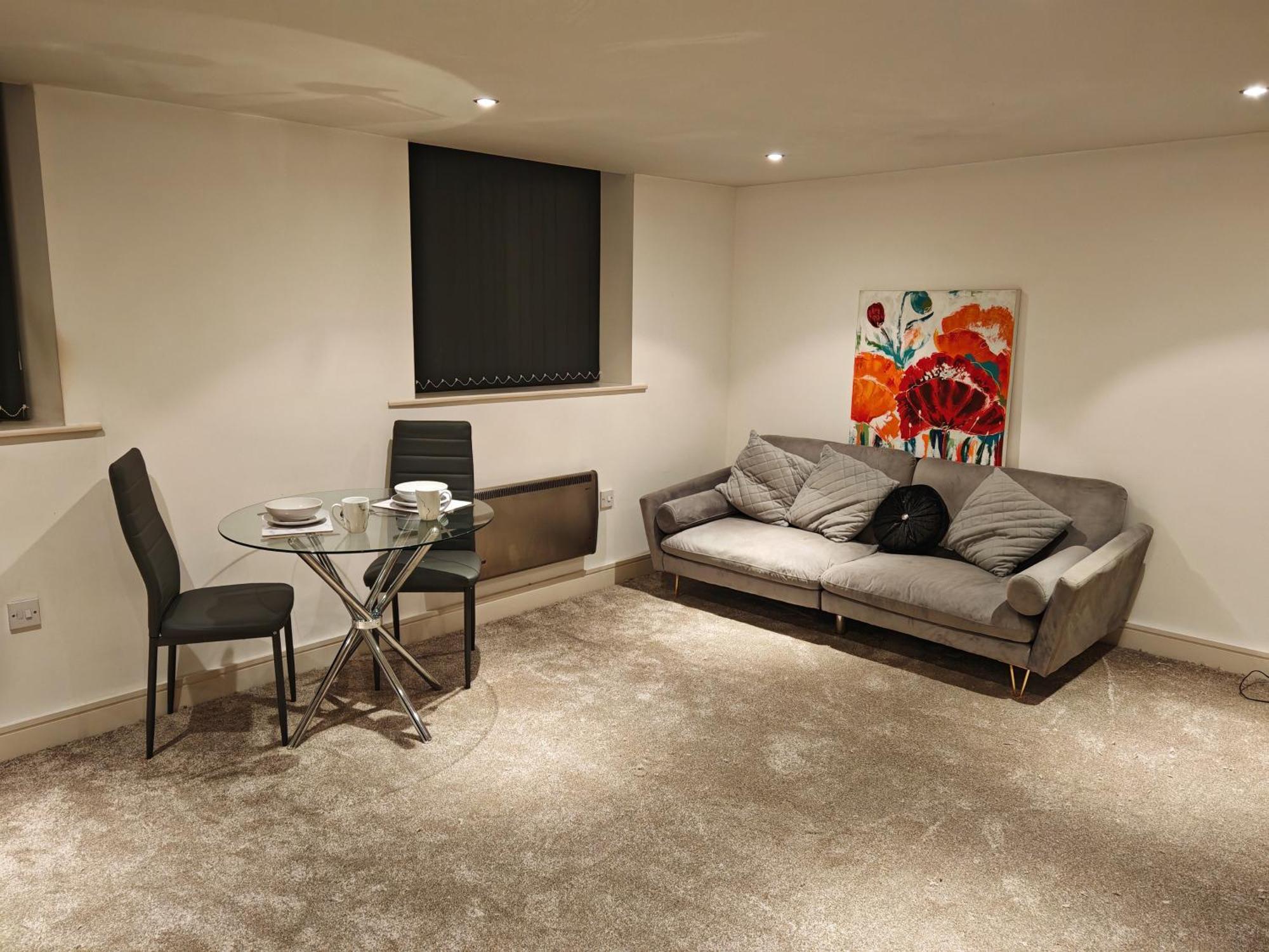 Lovely 1 Bedroom Apartment With Free Parking & Gym Kirkburton Luaran gambar