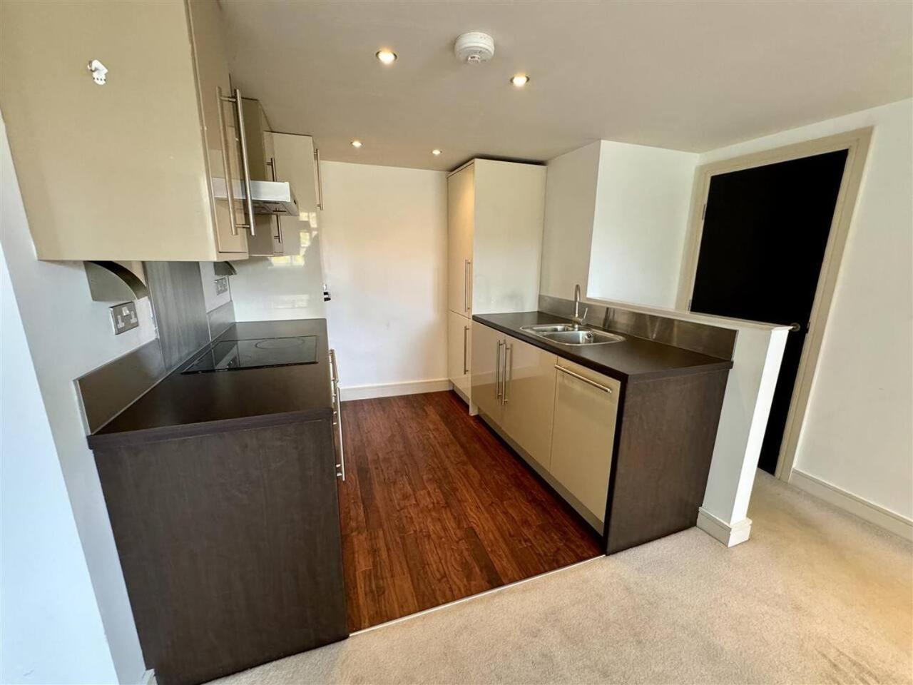 Lovely 1 Bedroom Apartment With Free Parking & Gym Kirkburton Luaran gambar