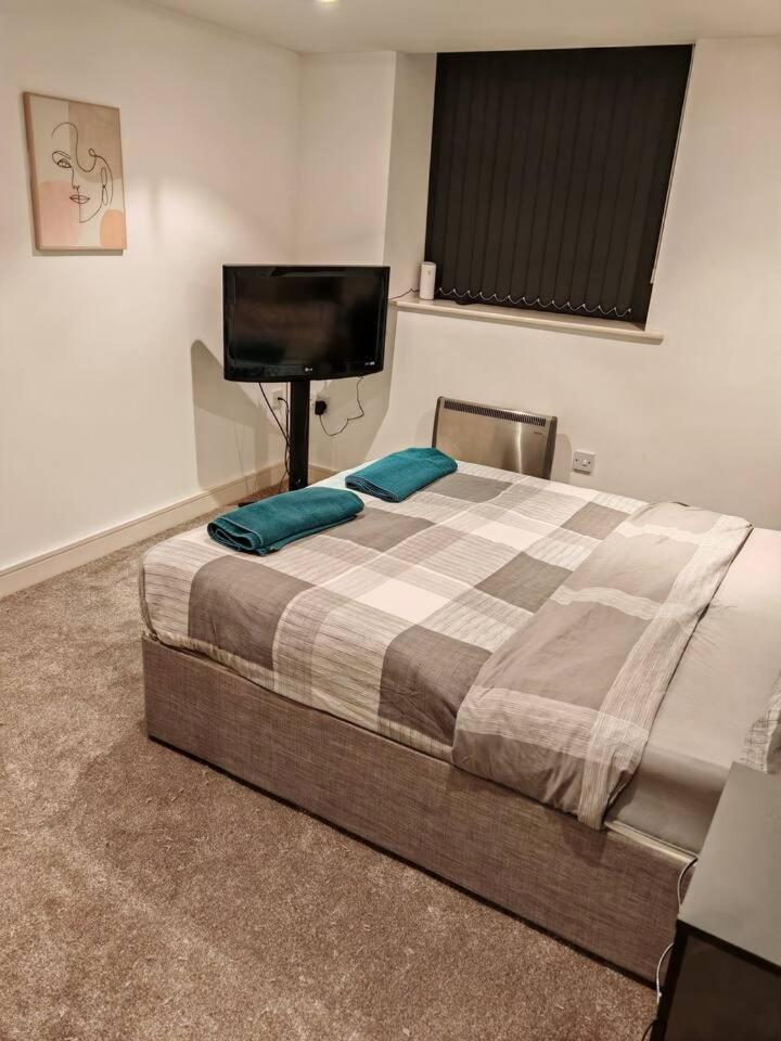 Lovely 1 Bedroom Apartment With Free Parking & Gym Kirkburton Luaran gambar