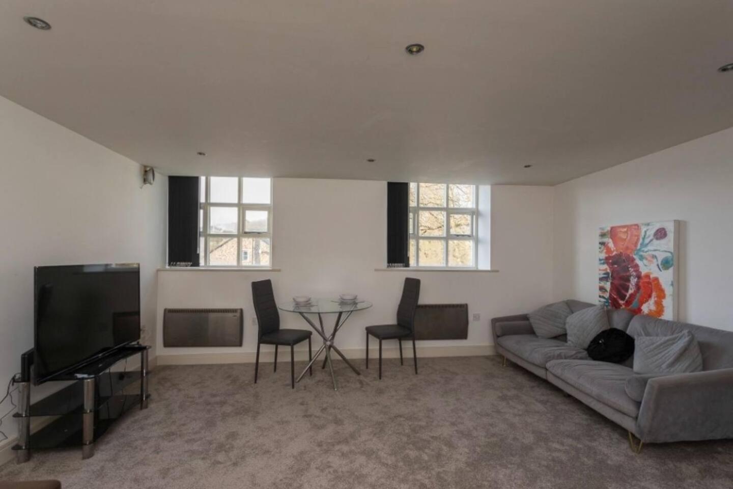 Lovely 1 Bedroom Apartment With Free Parking & Gym Kirkburton Luaran gambar