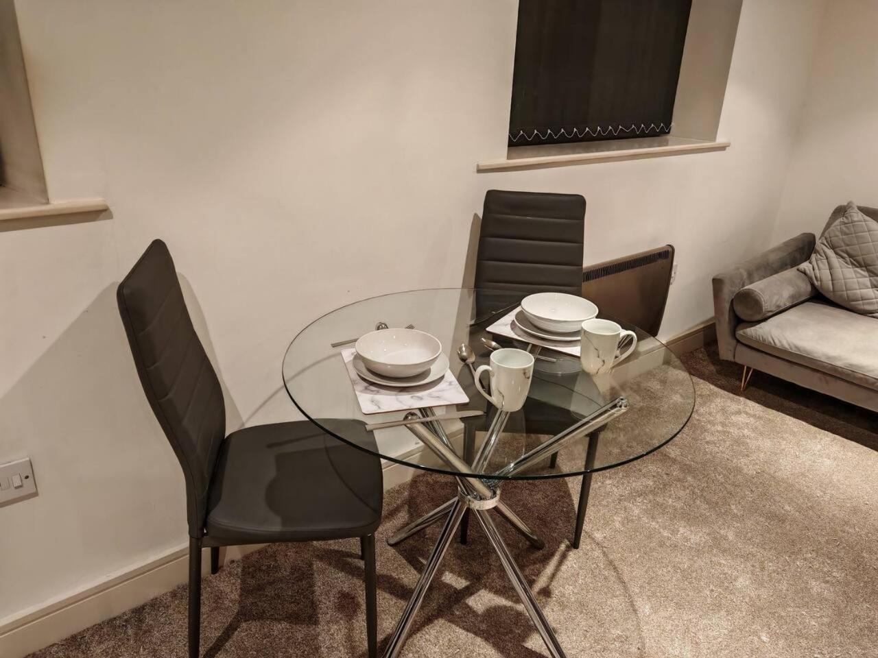 Lovely 1 Bedroom Apartment With Free Parking & Gym Kirkburton Luaran gambar