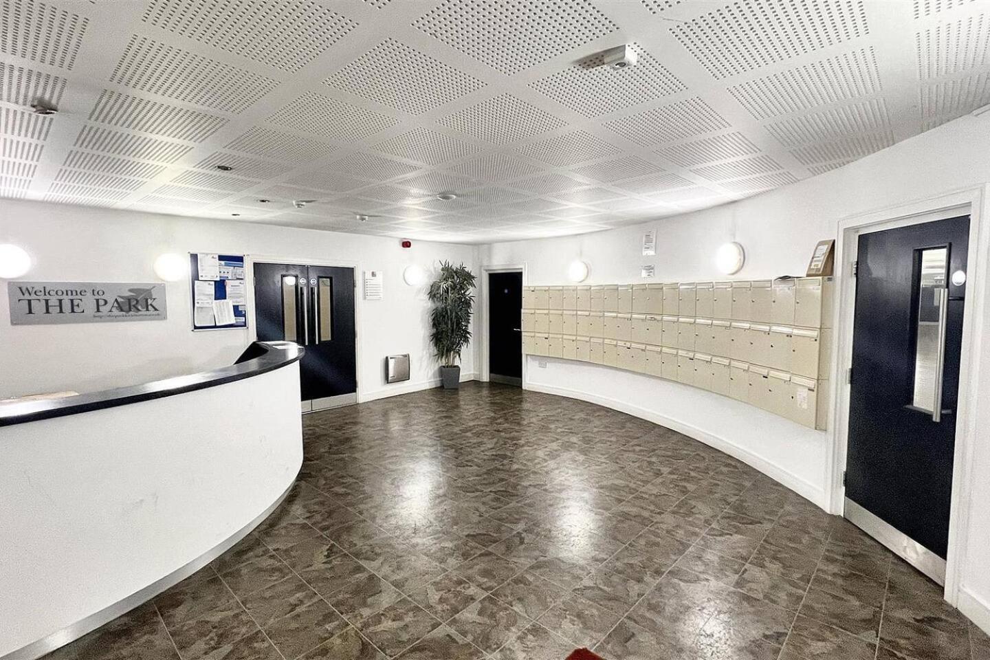 Lovely 1 Bedroom Apartment With Free Parking & Gym Kirkburton Luaran gambar