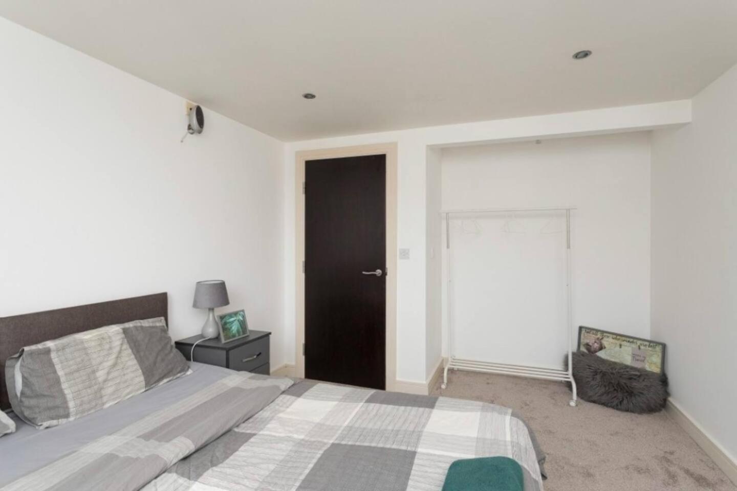 Lovely 1 Bedroom Apartment With Free Parking & Gym Kirkburton Luaran gambar