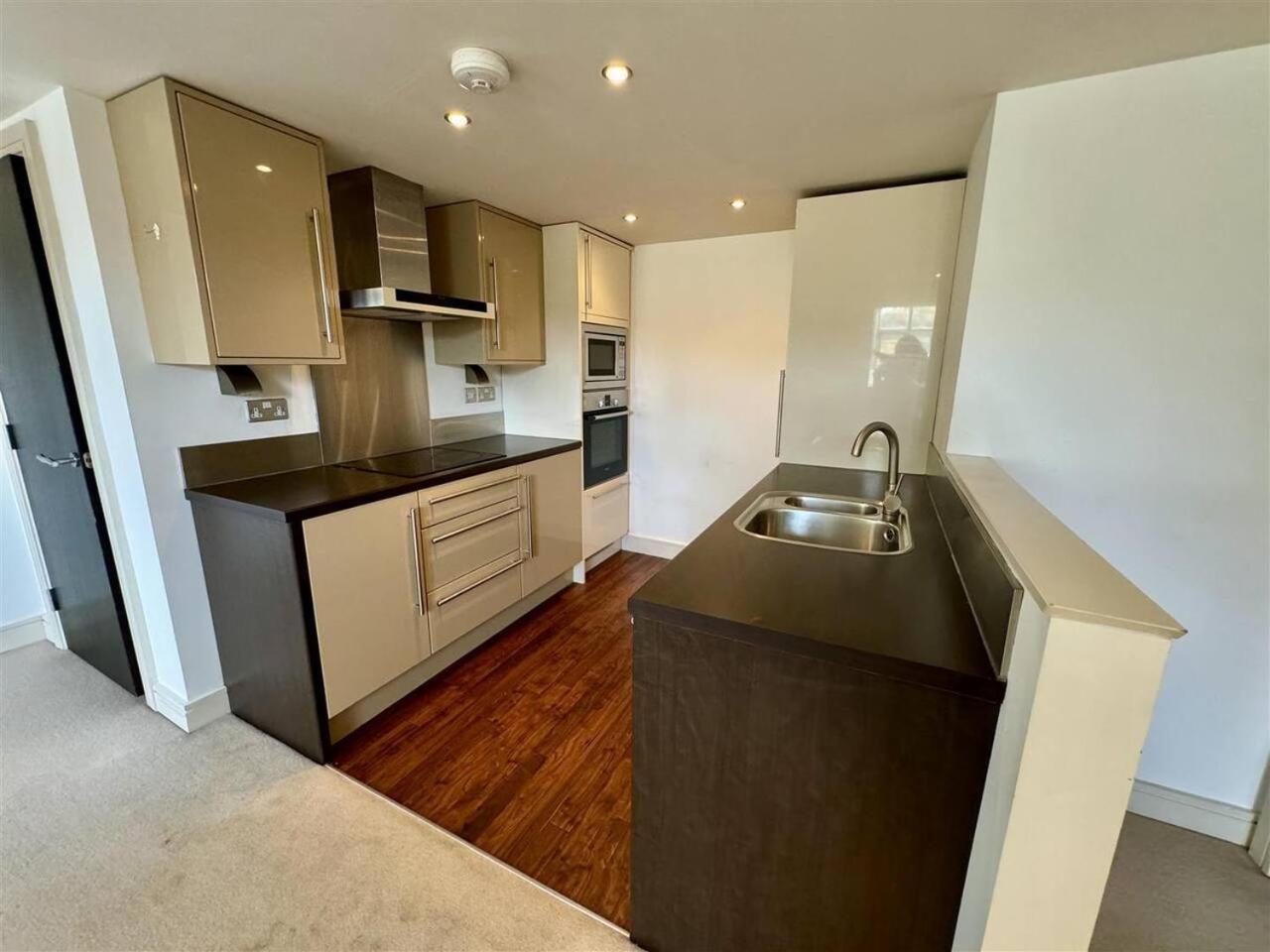 Lovely 1 Bedroom Apartment With Free Parking & Gym Kirkburton Luaran gambar